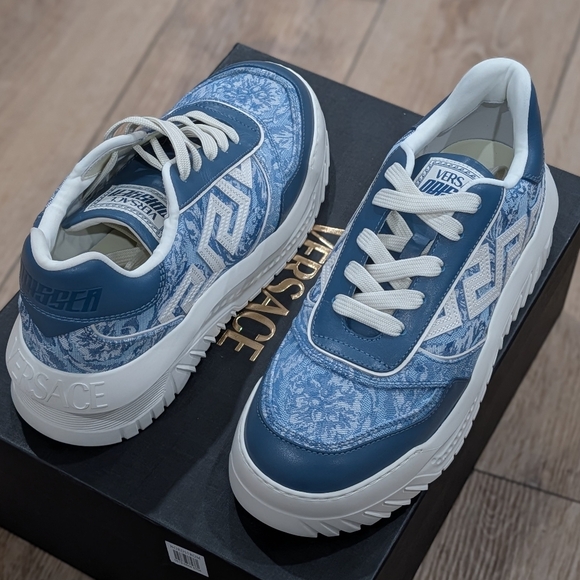 Versace Other - $925 VERSACE Greek Key Leather Low-Top Sneakers White/Baby Blue 43 US 10